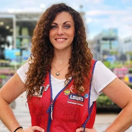 Jordyn Roberts, Store Manager on Influential Women