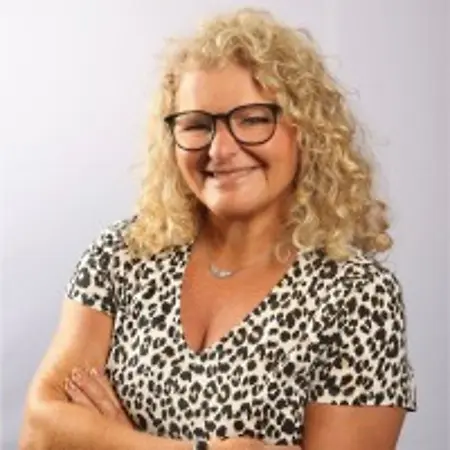 Kristin Hynes, Sales Executive-Dual Property Los Angeles Airport Marriott & Renaissance Los Angeles Airport on Influential Women