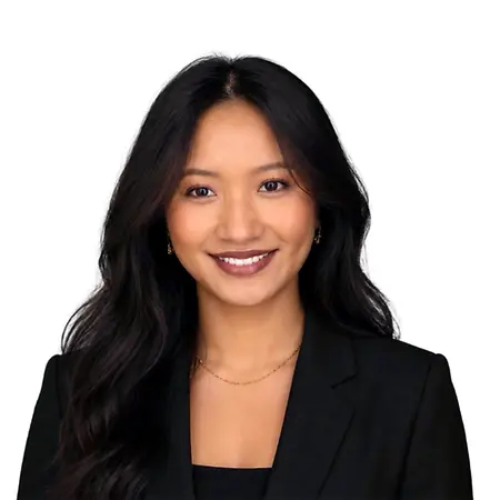 Elizabeth Par, Senior Benefits Administrator on Influential Women