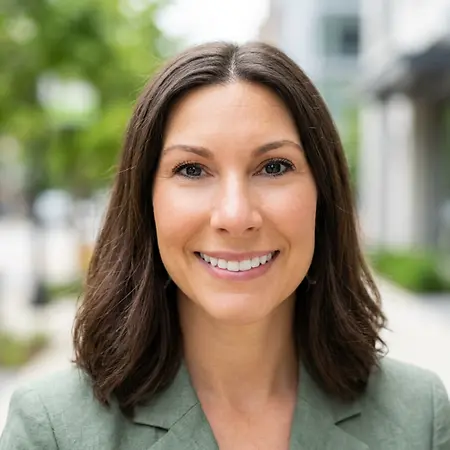 Kimberly Cyr, Founder / Independent Paralegal on Influential Women