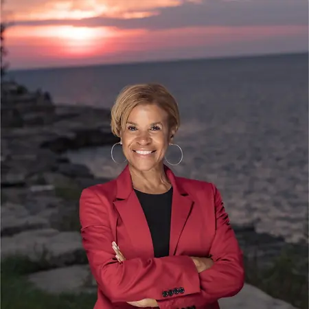 Valerie Harris, Licensed Psychotherapist & Health & Wellness Coach on Influential Women