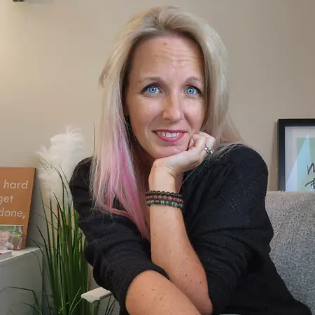 Katie Holt, Founder & Lead Smart Girl on Influential Women