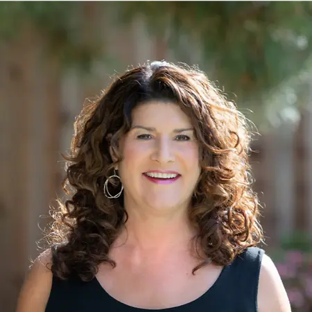 Liz Abess, Coaching--for people who find themselves addiction-adjacent on Influential Women