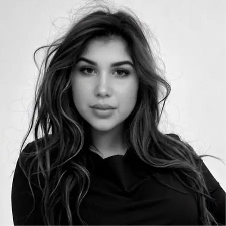 Stephanie Elizabeth Barrios, Founder of MarketWifey | Creator Empowering Traders & Their Partners | Entrepreneur on Influential Women