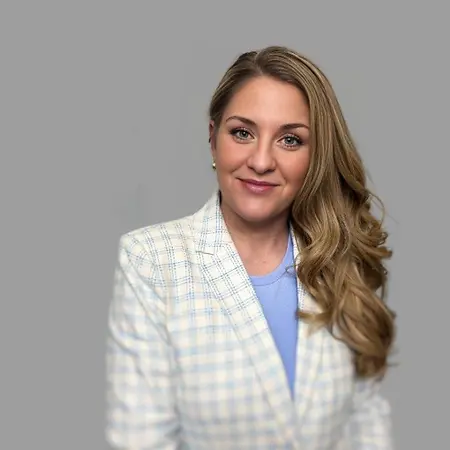 Jessie Neitzer, SVP Advisory Services and Growth on Influential Women