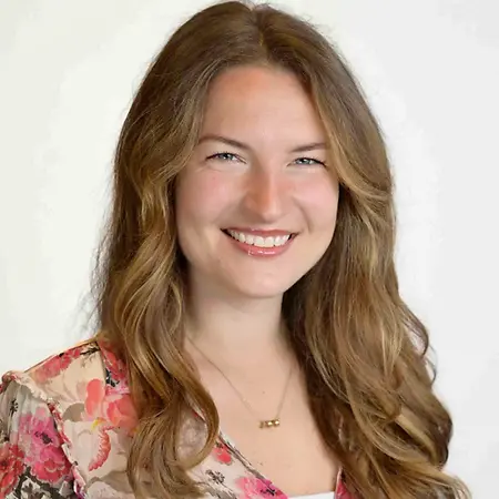 Madison Jezioro-Annese, Customer Sales Executive - Salty on Influential Women