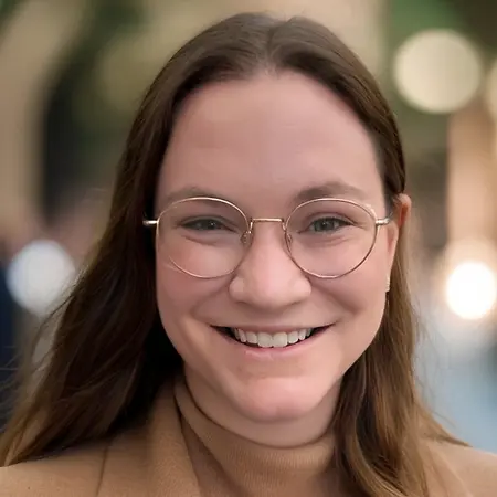 Sydney Stewart, SHRM-SCP, Head of Community on Influential Women