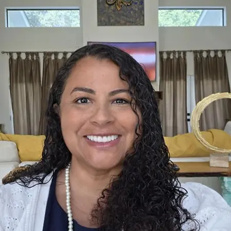 Isabela Robinson, Healthy Babies Healthy Start Program Director on Influential Women