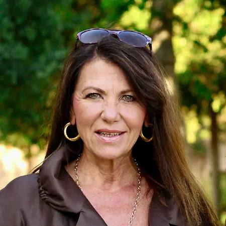 Elisabeth Galvin, Passionate Founder on Influential Women