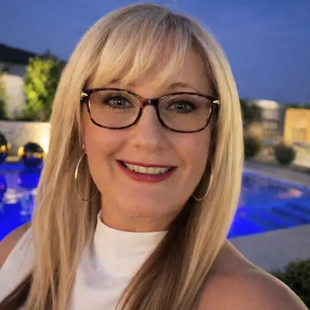Jennifer Bond, Senior Vice President; Client Executive Business Insurance on Influential Women