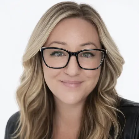 Shannon Edmundson, Academy & Residency Sale Manager Administrative Assistant on Influential Women
