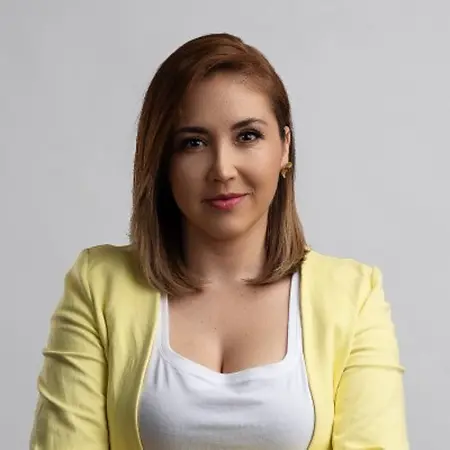 Elizabeth Pazmiño Ocampo, Communications Consultant on Influential Women