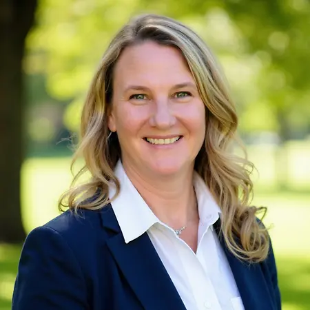 Lisa Dieter, Financial Advisor, Assistant Vice President on Influential Women