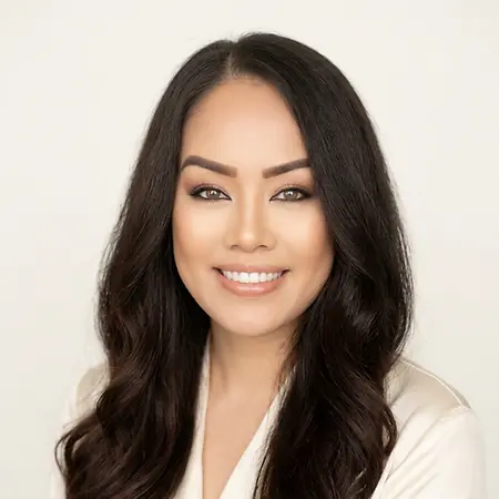 Dora Ferreira, Assistant Controller on Influential Women