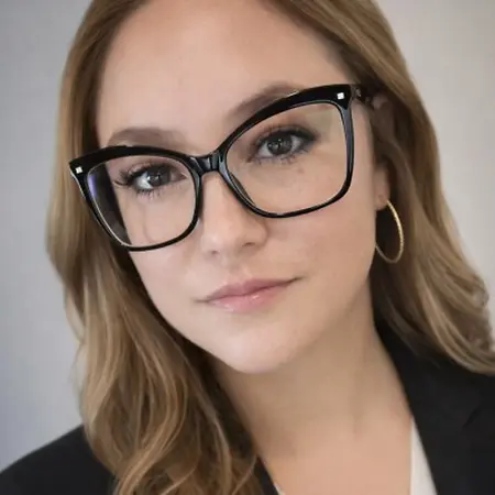 Yara Pacheco, Caregiver Coordinator on Influential Women