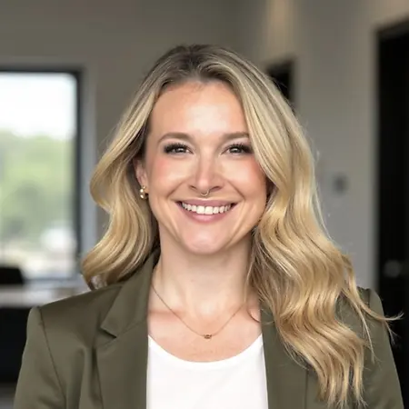 Taylor Schueneman, Marketing Manager on Influential Women