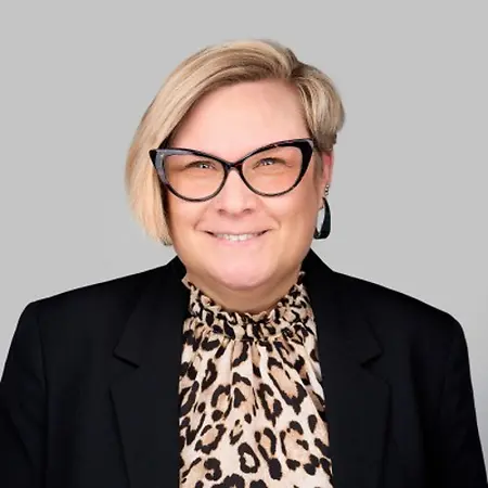 Jennifer Lowe, Executive Assistant and Office Manager on Influential Women