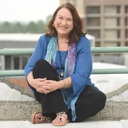 Holli Saperstein, Executive Director on Influential Women