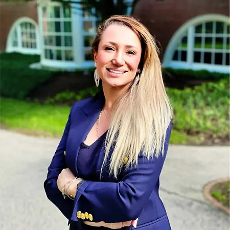 Ahu Bigbee, Commercial Leader | Enterprise Vision Platforms | Frames, Lenses, Lab Services, Wearables & Med-Tech on Influential Women