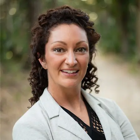 Danielle Fernandez, Personal Fitness Trainer & Group Fit Instructor on Influential Women