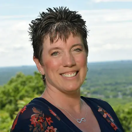 Sandy McKinney, Personal Account Specialist / Insurance Advisor on Influential Women