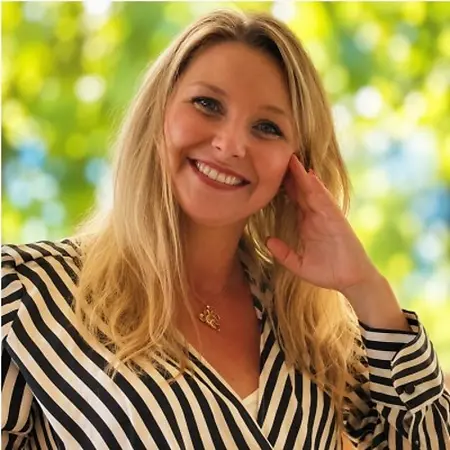 April Mur, Founder & Confidence Coach on Influential Women