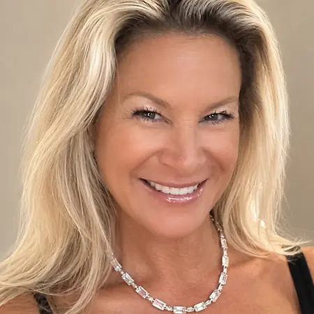 Leslie A. LoGelfo, Business Development Coordinator on Influential Women