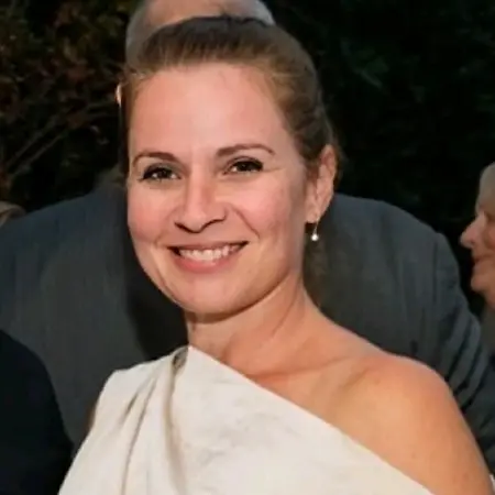 Karina Isoton, Consulting Specialist on Influential Women