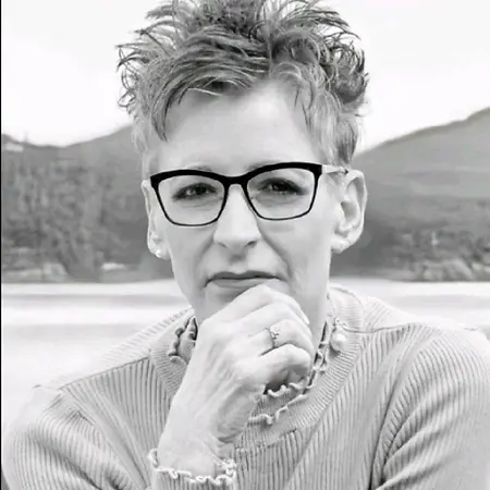 Lori Lee Peters, Owner / Author on Influential Women