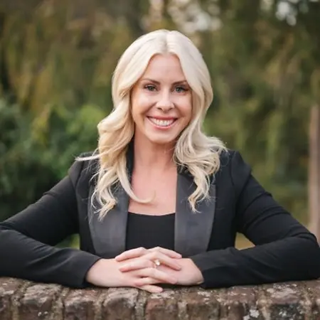 Lauren Florea, AIC, Property & Casualty Claims Manager on Influential Women