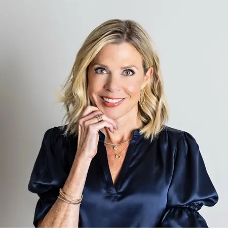 Shari Erasmus, Luxury travel advisor and planner, owner of own company on Influential Women
