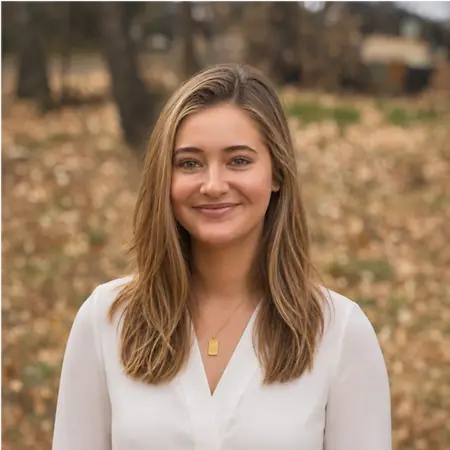 Juliana Howe, Associate Wealth Advisor on Influential Women