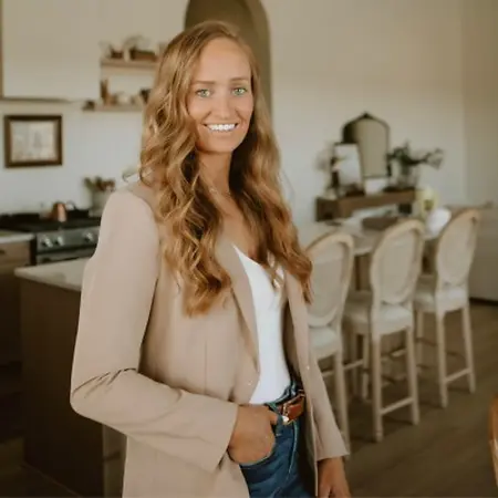 Suzanne Baseman, Customer Service / Sales on Influential Women
