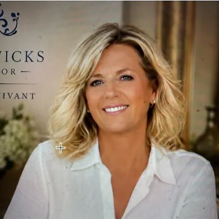 Lisa Wicks, Founder & CEO | Author | Speaker on Influential Women