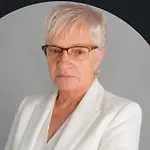 Leslie Hackenberg, Career Services Manager on Influential Women