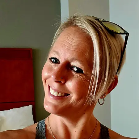 Jocelyn Koscher, RN profile on Americas Best In Medicine