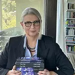 Lisa Loop, Author on Influential Women